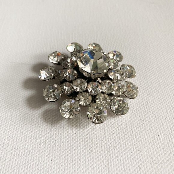 Vintage Clear Rhinestone Snowflake Theme Sparkly Brooch - Picture 3 of 7